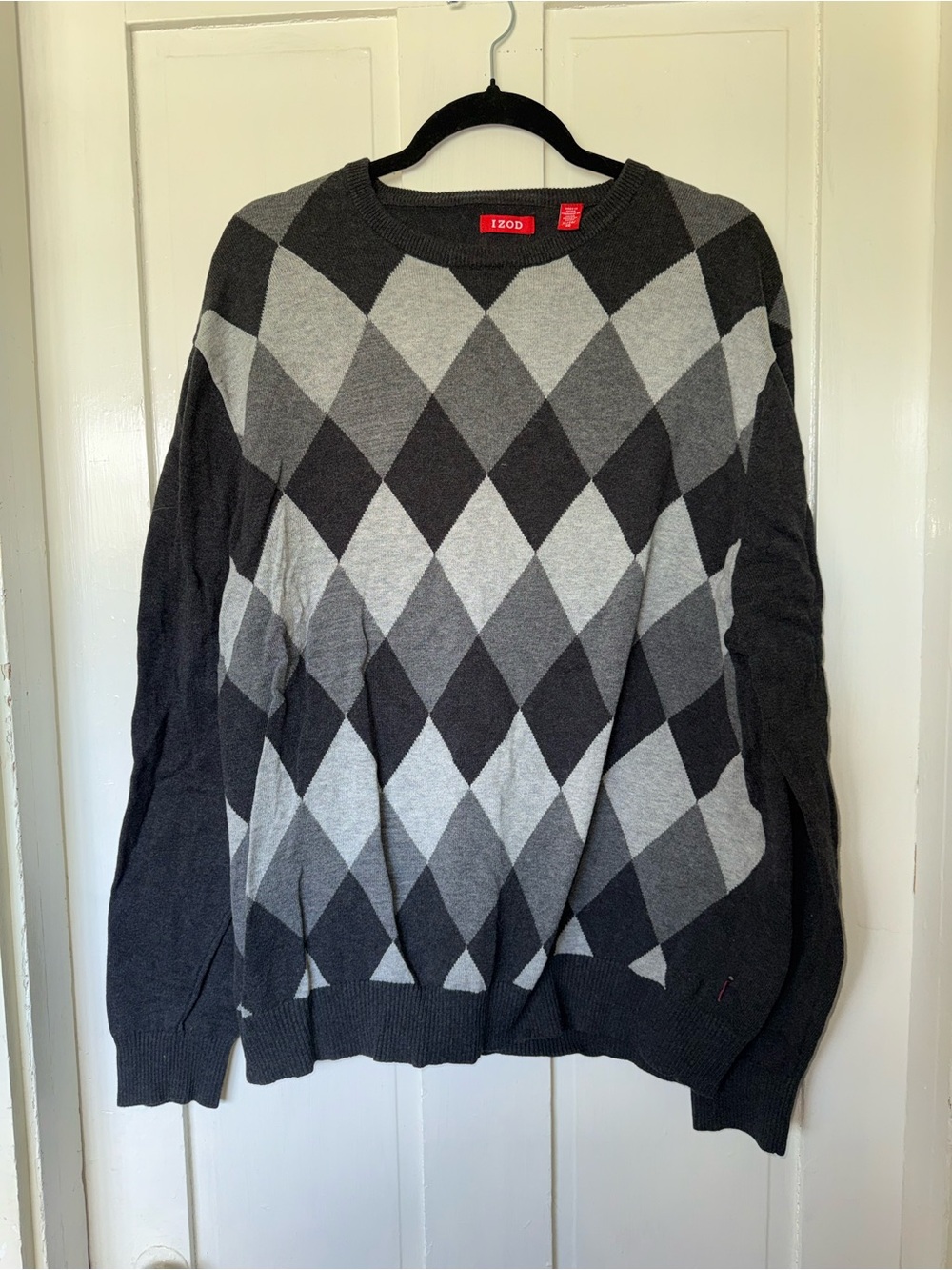 Izod Men’s Black and Light Gray Argyle Crewneck Sweater